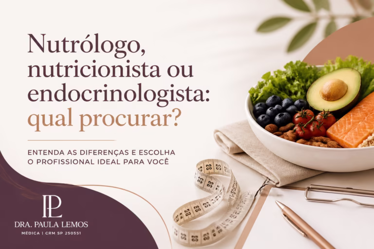 Profissionais de saúde: nutrólogo, nutricionista e endocrinologista em consulta com paciente