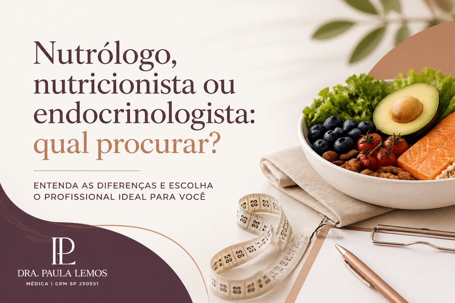 Profissionais de saúde: nutrólogo, nutricionista e endocrinologista em consulta com paciente